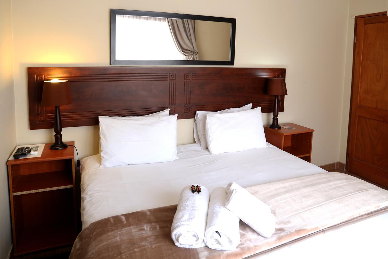 Morulana Guest House Kempton Park Kültér fotó